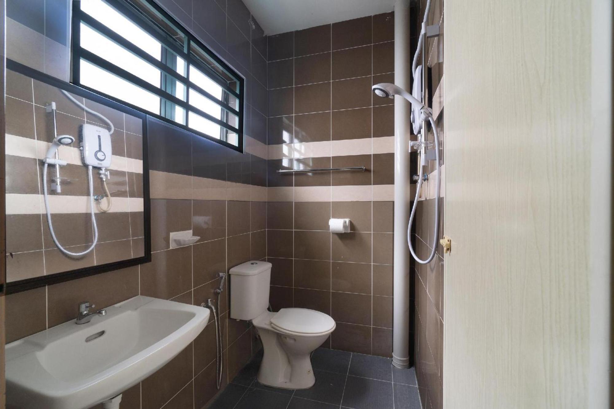 Oyo 91089 Motel Fasa 2B Seri Manjung Esterno foto